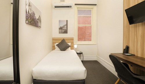 Single room with Shared bathroom
