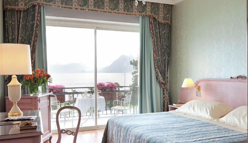 Habitación clásica doble, vistas parciales al lago