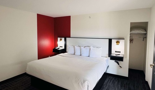 Suite, 1 cama de matrimonio grande, no fumadores (One-Bedroom, Track View)
