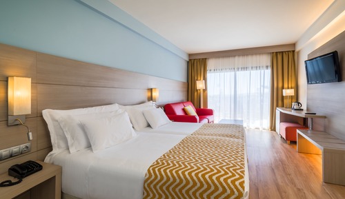 Habitación familiar (2 Adults and 1 child)
