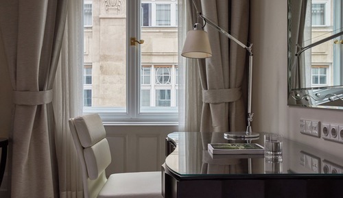 Gresham Room, 1 King Bed