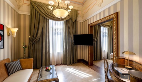 Suite (Extra Bed 2 adults + 1 child)