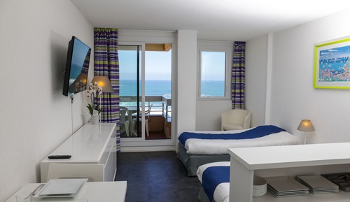 Estudio, balcón, vistas al mar