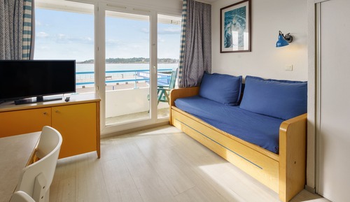 Estudio, balcón, vistas al mar