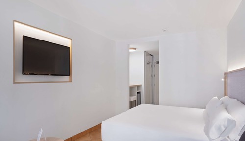 Habitación superior (2 Adults+2 Children)
