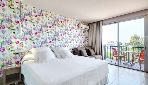 Habitación doble, terraza (2 Adults + 1 Child)