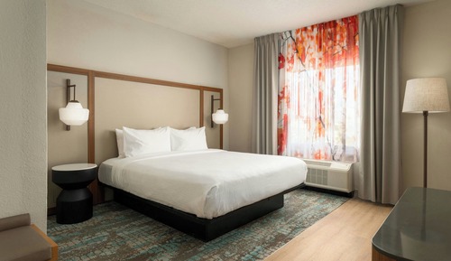 Suite, 1 cama de matrimonio grande con sofá cama (Mobility Accessible, Tub)