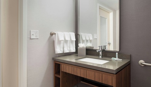 Habitación, 1 cama de matrimonio grande con sofá cama (Mobility/Hearing Accessible, Tub)