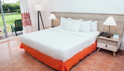 Habitación, 1 cama de matrimonio grande, vistas al jardín (Plus)