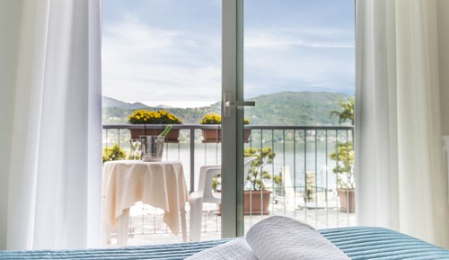 Habitación estándar con 1 cama doble o 2 individuales, vistas al lago, planta baja