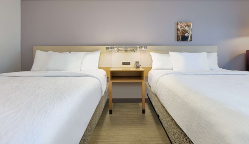 Habitación, 2 camas de matrimonio, accesible para personas con discapacidad, bañera