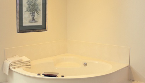 Suite, 1 cama de matrimonio, accesible para personas con discapacidad, no fumadores (Jetted Tub)