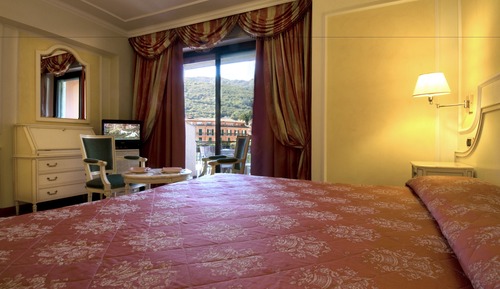 Habitación estándar con 1 cama doble o 2 individuales, junto a la montaña