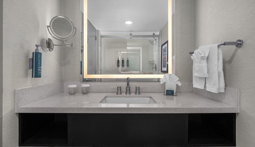 Habitación, 1 cama de matrimonio grande, bañera (Mobility & Hearing)