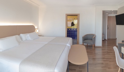 Habitación Deluxe, terraza, vistas a la ciudad (2 Adults)