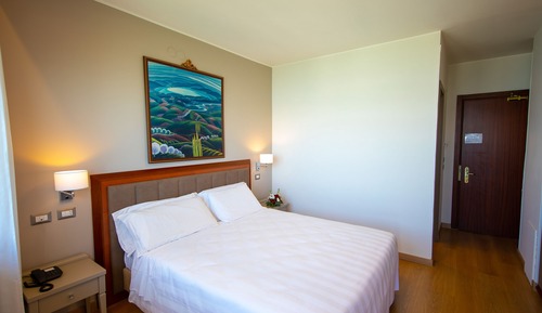 Habitación superior, 1 cama de matrimonio, vistas a la ciudad