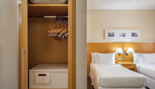Innside Twin Room