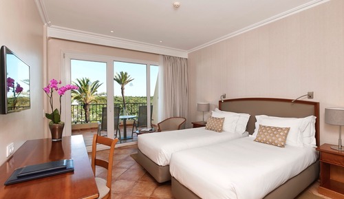 Habitación familiar, vistas parciales al mar