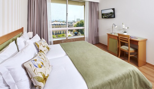 Habitación con 1 cama doble o 2 individuales, vistas a la ciudad