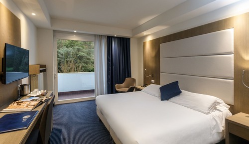Habitación superior con 1 cama doble o 2 individuales