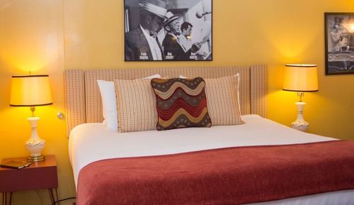 Deluxe Double Room, 1 King Bed, Refrigerator & Microwave, Poolside