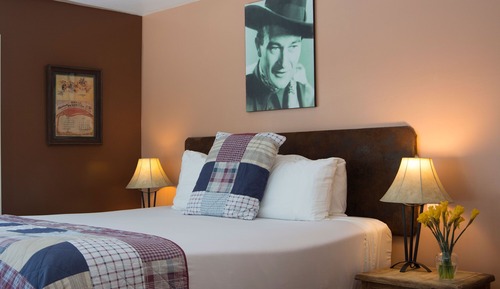 Deluxe Double Room, 1 King Bed, Refrigerator & Microwave, Poolside