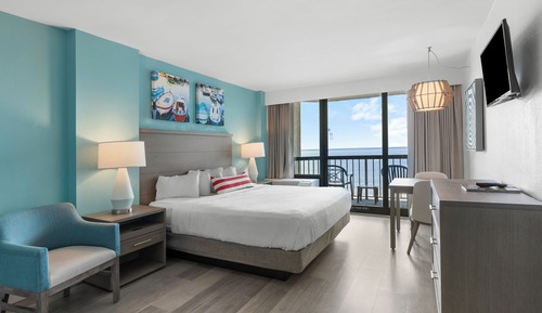 Pinnacle Oceanfront Deluxe King Efficiency Accessible