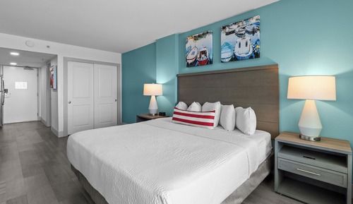 Pinnacle Oceanfront Deluxe King Efficiency
