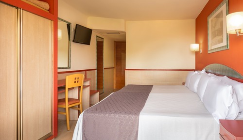 Habitación, balcón (Single parent 1 Adult + 1 Child)