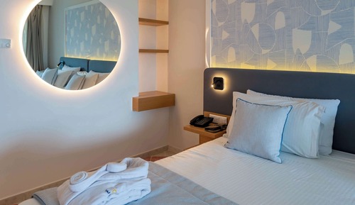Habitación superior, 2 camas individuales, balcón, vistas al mar