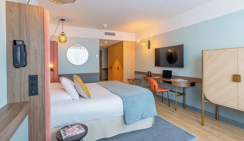 Comfort room without spa access