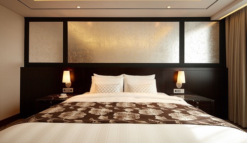 [Breakfast + Lounge benefits per number of guests] Deluxe Suite Double