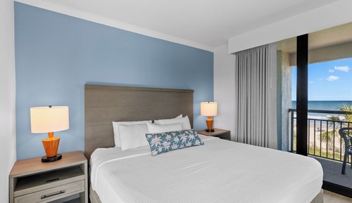 Oceanfront Deluxe King Suite