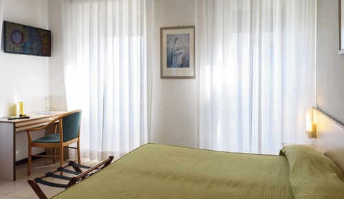 Habitación con 1 cama doble o 2 individuales, vistas al lago