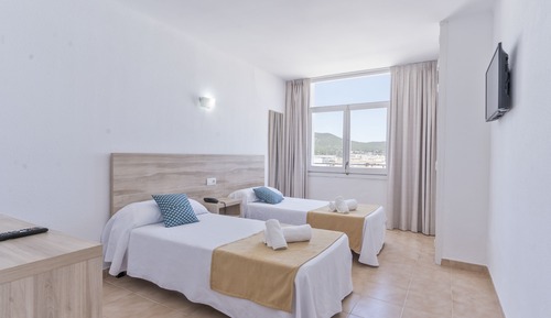 Habitación con 2 camas individuales