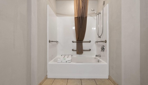 Habitación, 1 cama de matrimonio grande con sofá cama, accesible para personas con discapacidad