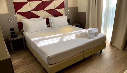Habitación superior con 1 cama doble o 2 individuales