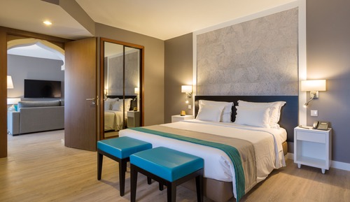 Suite, vistas parciales al mar