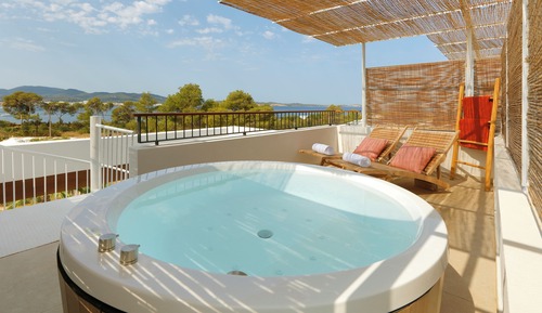 Junior Suite, Terrace (Signature Level, Rooftop Jacuzzi) - Club Access Included