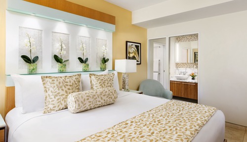 Luxury Two Bedroom Garden View Flat Suite