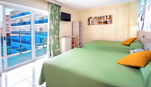 Habitación doble, terraza (2 Adults + 2 Children)