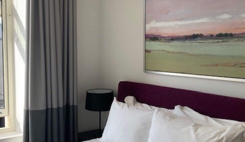 Superior One Bedroom Apartment (Located 150m from Isaacs Hotel) Access By Stairs Only