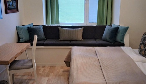 Habitación con 2 camas individuales, 1 habitación, baño privado (Ground floor)