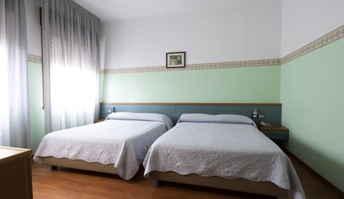 Habitación familiar, 2 camas de matrimonio, no fumadores