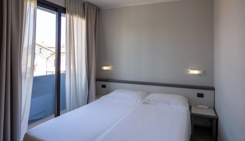 Habitación estándar con 1 cama doble o 2 individuales