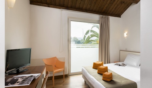 Habitación estándar con 1 cama doble o 2 individuales