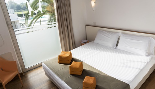 Habitación superior con 1 cama doble o 2 individuales