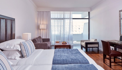 Habitación familiar, vistas parciales al mar