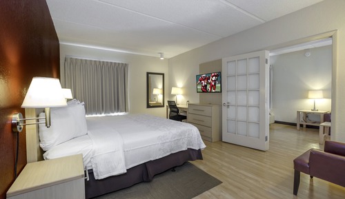 Suite, 1 cama de matrimonio grande, accesible para personas con discapacidad (2 Rooms, Smoke Free)