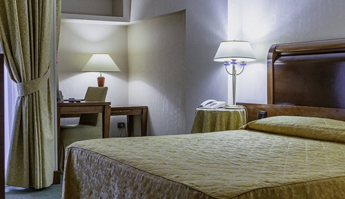 Habitación doble superior, balcón (City center transfer included)